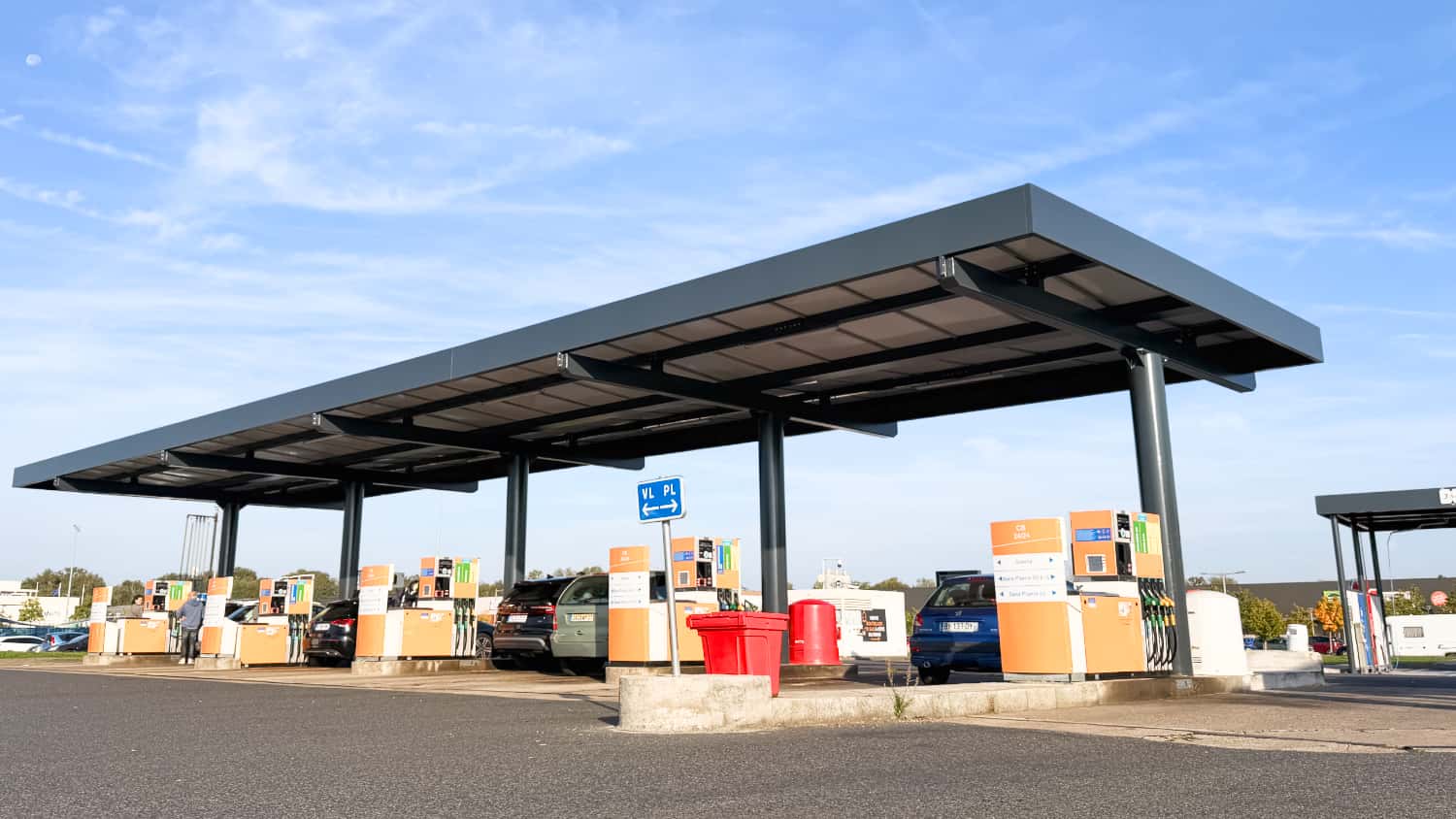 Couverture complète de station essence AMD