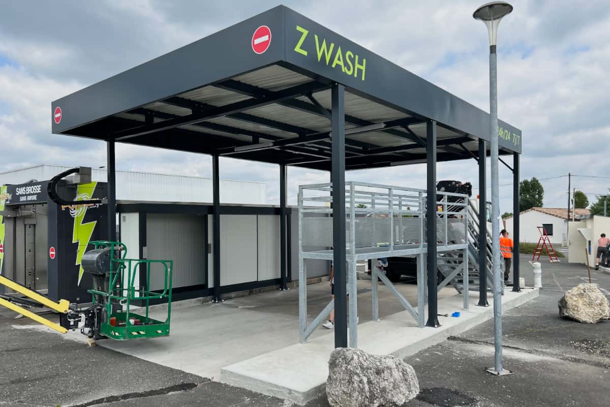 Structure et charpente métallique pour stations de lavage AMD
